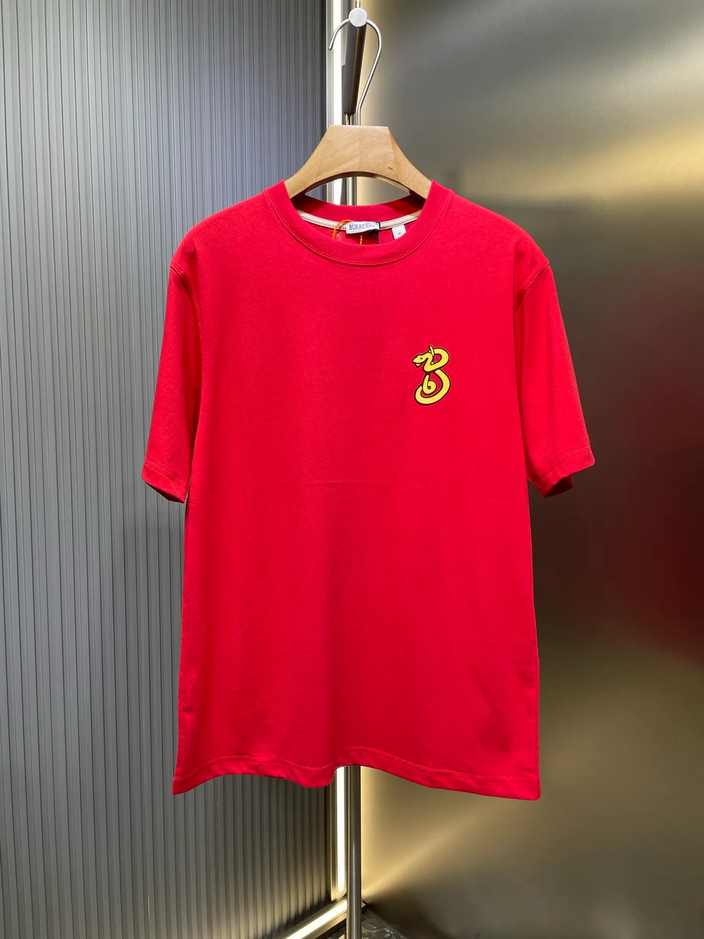 Burberry🌟 🐍 T ， ， ➕ ， ，Versatile ， ， Same Style Size: SMLXL